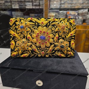 Cartera Zardozi con diseño vintage bordado a mano y piedras semipreciosas (25 x 15 x 5 cm)