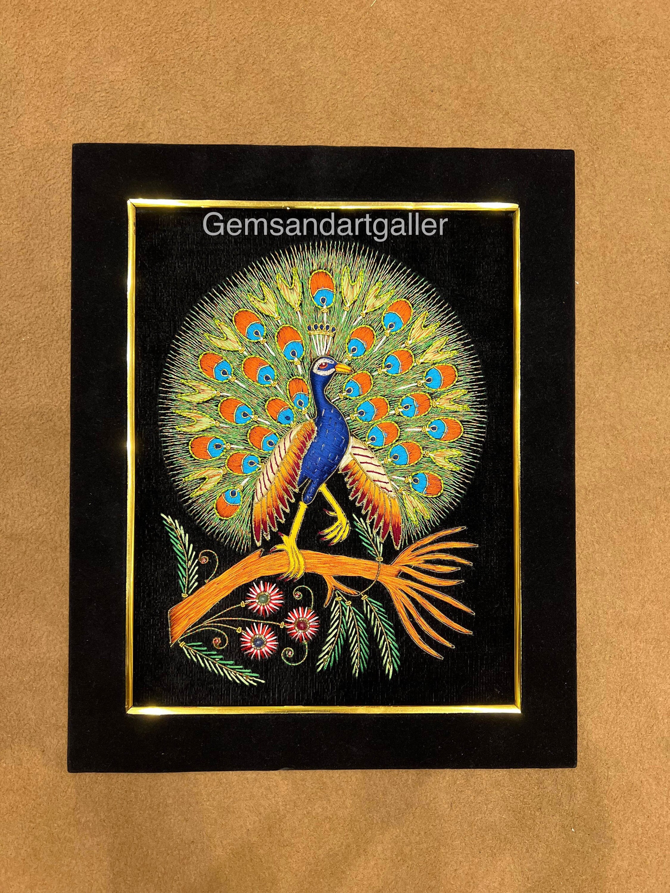 孔雀のザルドジ宝石タペストリー | 手刺繍ベルベット壁掛け | 宝石付き