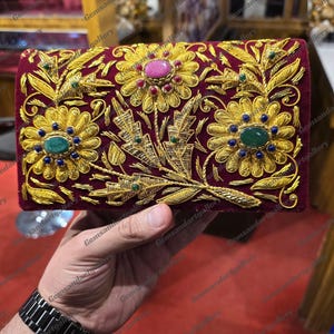 Cartera Zardozi con diseño vintage bordado a mano y piedras semipreciosas (25 x 15 x 5 cm)