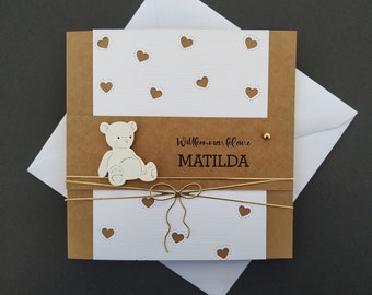 Niedliche Karte zur Geburt Baby Teddy Herz Mädchen Junge personalisiert Name Geldgeschenk Kraftpapier