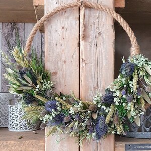 Flowerhoop "DISTEL-LIEBE" , stylischer Trockenkranz, Disteln, Schleierkraut bild 5