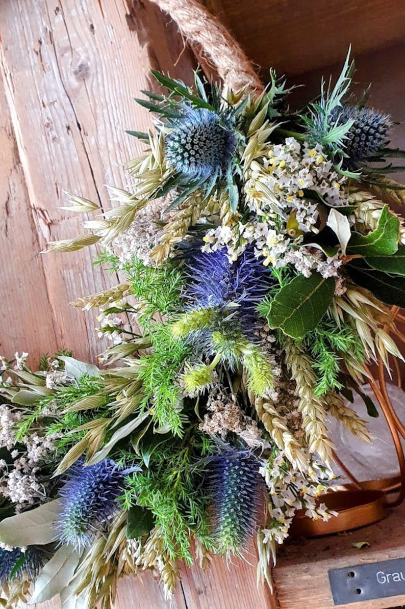 Flowerhoop "DISTEL-LIEBE" , stylischer Trockenkranz, Disteln, Schleierkraut bild 8