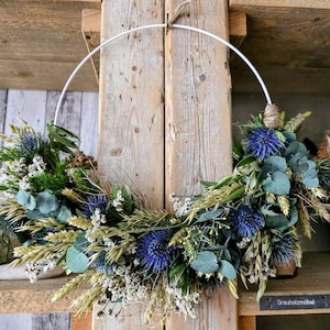 Flowerhoop "DISTEL-LIEBE" , stylischer Trockenkranz, Disteln, Schleierkraut Ring weiß ohne Herz