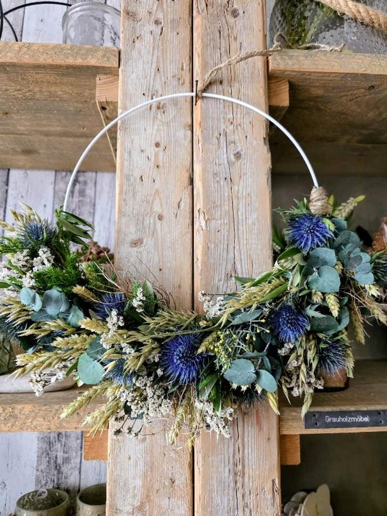 Flowerhoop "DISTEL-LIEBE" , stylischer Trockenkranz, Disteln, Schleierkraut Ring weiß ohne Herz