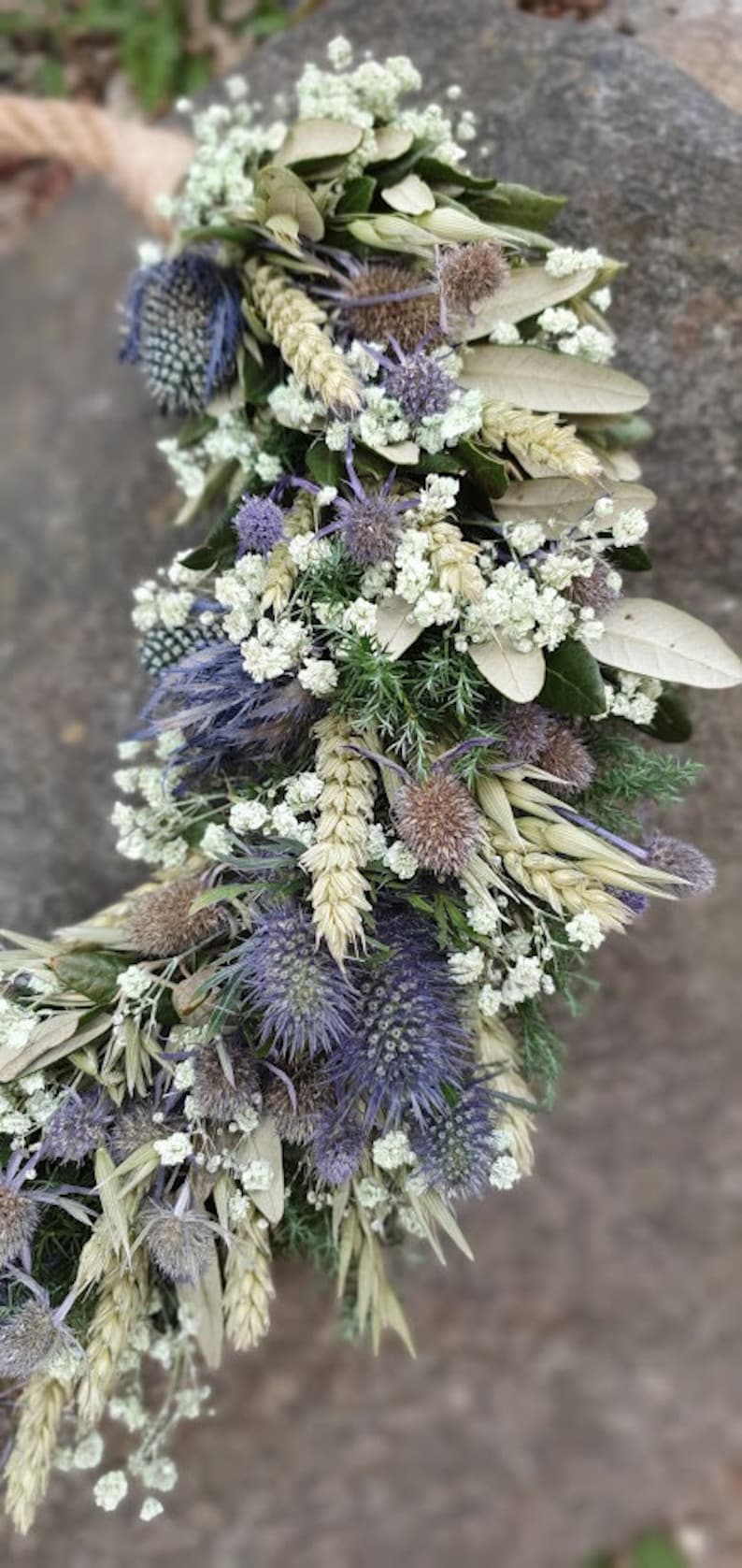 Flowerhoop "DISTEL-LIEBE" , stylischer Trockenkranz, Disteln, Schleierkraut bild 6