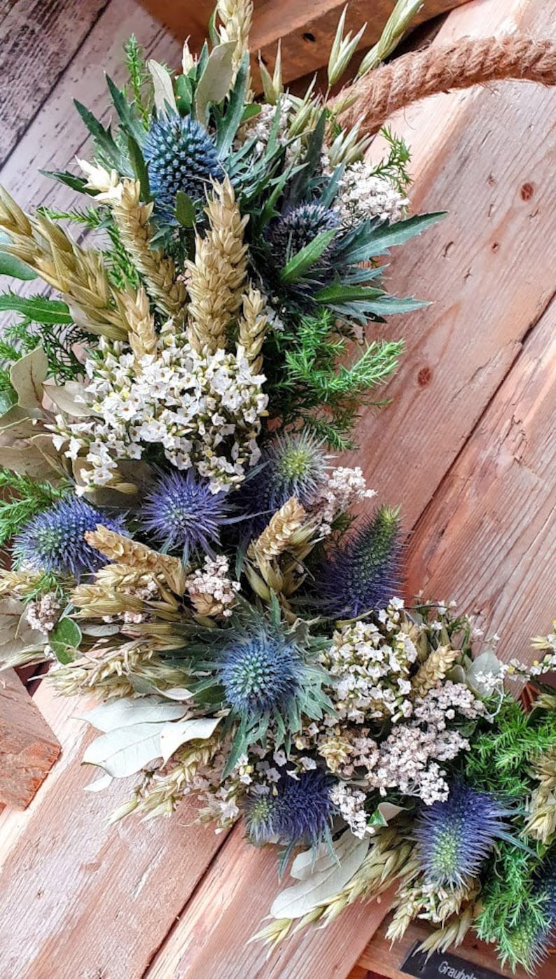 Flowerhoop "DISTEL-LIEBE" , stylischer Trockenkranz, Disteln, Schleierkraut bild 9