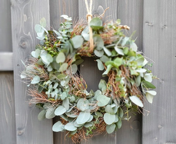 Türkranz EUCALYPTUS NATUR mit Euphorbia spinosa, Tischdeko, stylisch, Naturkranz,