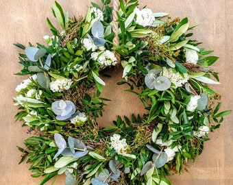 Mediterranean, fresh door wreath "Mediterranean Breeze", eucalyptus, pistachio leaves, olive leaf