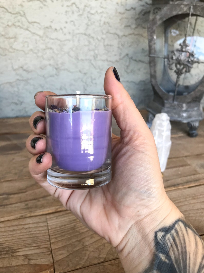 White Sage /& Lavender 3oz Soy Candle with Natural Dried Sage Lapis Lazuli Crystals Lavender Amethyst Crystals