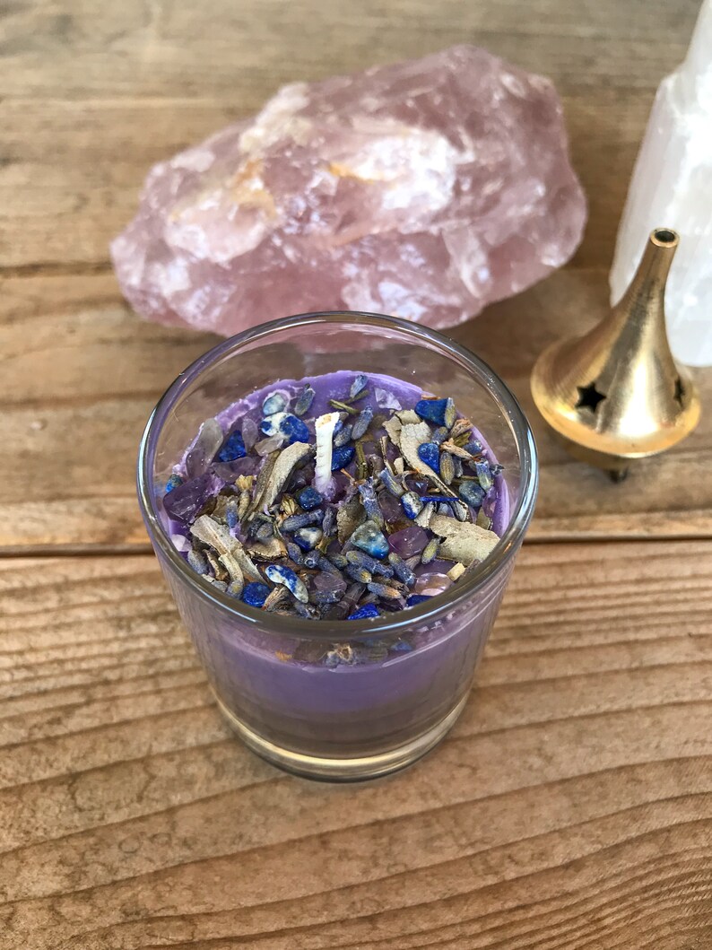 White Sage /& Lavender 3oz Soy Candle with Natural Dried Sage Lapis Lazuli Crystals Lavender Amethyst Crystals
