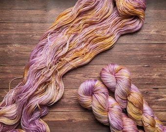 Lyl Sunshine merino tencel skein – Fingering – Julie color