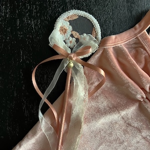 Varitas de hadas de alta calidad, varitas de flores de encaje, juego de simulación, cinta de encaje suave y liviana, para fiestas de niñas de flores, cumpleaños, disfraces de princesas de hadas.