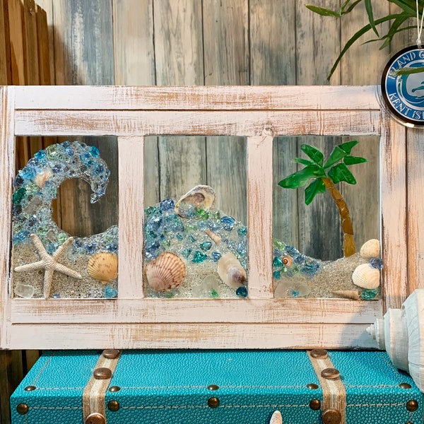 BEACH BETTER WAVE con marco de madera blanqueada con travesaño de palmera tropical, vidrio agrietado/triturado/marino, 17 x 9, decoración costera, mosaico de casa de playa
