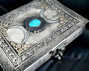 8&quot; Triple Moon Goddess Leder Journal 200 Blatt | Türkis Stein Messing C Verschluss | Mittelalter Grimoire Zauberspruch Leder Notizbuch Buch