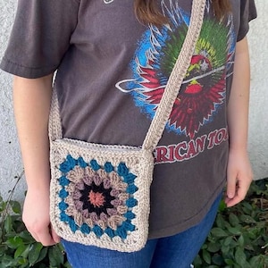 Bolso bandolera pequeño azul de ganchillo