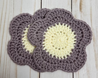 Juego de 2 posavasos de ganchillo con diseño de flores moradas