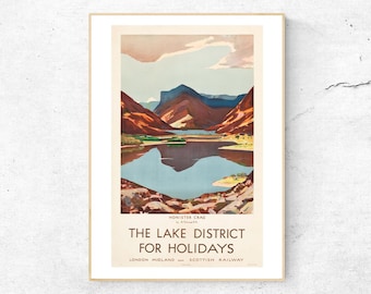 Plakat w formie giclee z nadrukiem „Lake District For Holidays” z kolekcji Vintage Railway, dekoracja ścienna i domowa.