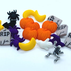 Halloween button, pumpkin button, ghost button, witch hat, R.I.P. button, black bat, star, Halloween craft, gift for sewer, stocking stuffer