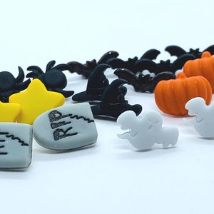Halloween button, pumpkin button, ghost button, witch hat, R.I.P. button, black bat, star, Halloween craft, gift for sewer, stocking stuffer