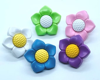 Flower button, resin button, shank style button, diameter is 19 mm, gift for sewer, gift for her, pastel button, daisy button, bright flower