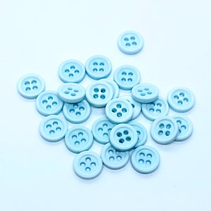 Mini bouton, bouton bleu clair, bouton pour vêtements de poupée, cadeau pour égout, bouton 4 trous, cadeau pour elle, accessoire de poupée, mini bouton bleu clair