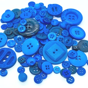 Bouton bleu royal, bouton noir, bouton de sac à main, motifs mixtes, bouton aux tons bleus, artisanat de bricolage, art de bouton, artisanat de bouton, cadeau pour elle