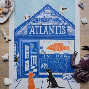 Impressão Riso da loja de peixes e batatas fritas Atlantis - Arte de praia com cães-gaivotas