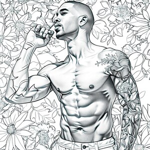 Puede incluir: Un dibujo en blanco y negro de un hombre sin camisa con un f&iacute;sico musculoso. Est&aacute; de pie en un campo de flores, con el brazo levantado y la mano cerca de la cara. El hombre tiene un tatuaje en el brazo.