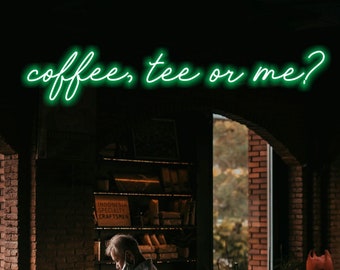 Letrero de neón "Café, té o yo" para cafetería o restaurante.