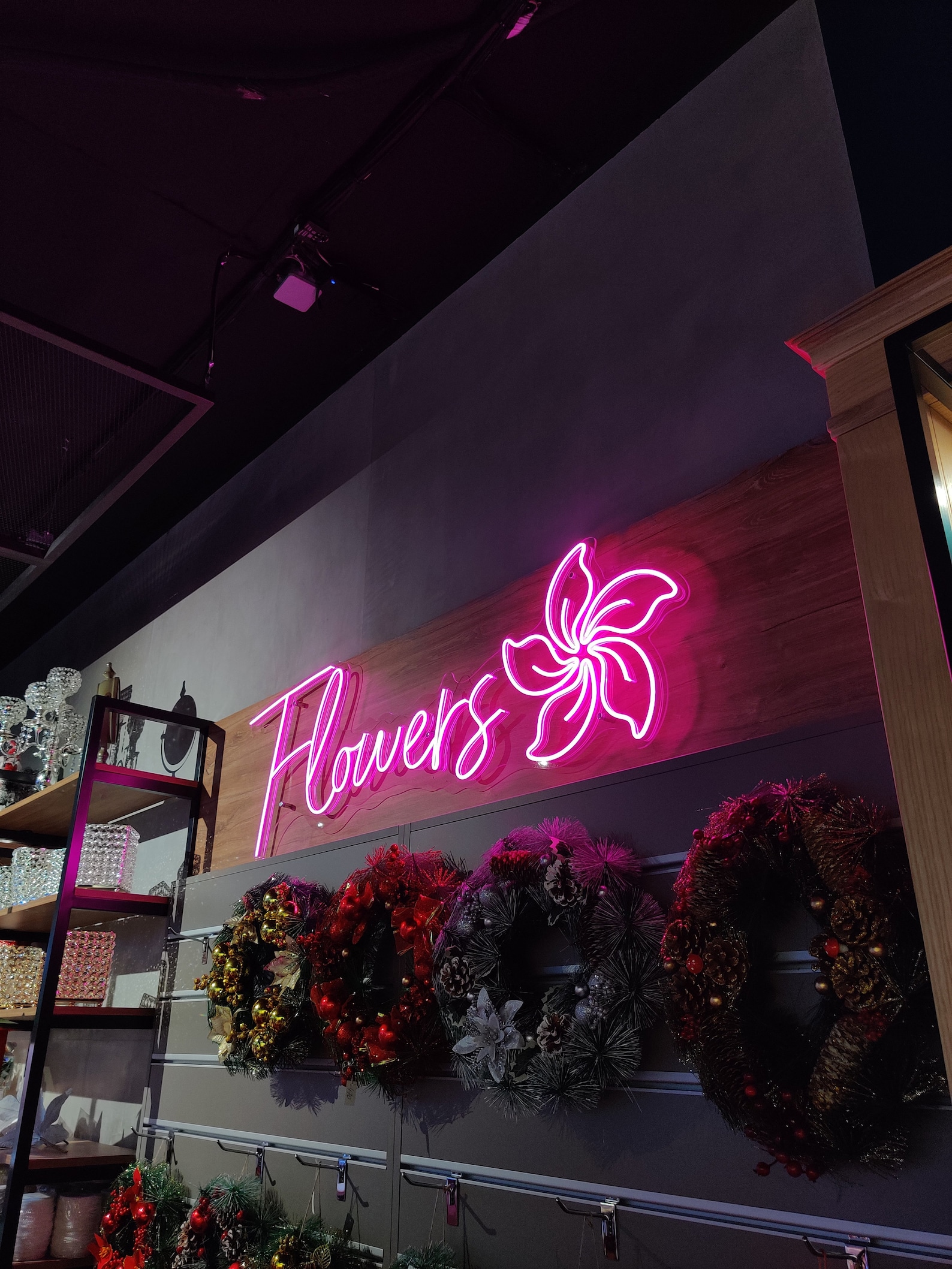 Flowers Neon Sign: Illuminated Flower Shop Decor - Etsy