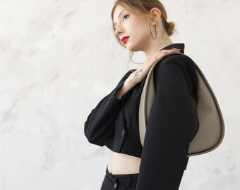 Bolso de piel de vaca / Cuero puro / Bolso de piel de vaca 100 % hecho a mano / Bolso de estilo clásico / Alta calidad superior / Estilo de mujer / Piel natural.