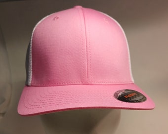 Flexfit Original blank  Pink w mesh back one size curved visor summer cap.