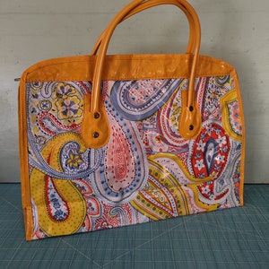 1960’s Vinyl Tote Purse Yellow Paisley Floral With Zipper It’s a Keeper