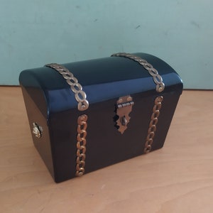 Vintage Playhouse Children’s Black Casket Treasure Trunk Box Pirate Gold Treasure