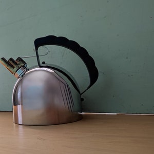 Richard Sapper for Alessi of Italy 9091 Tea Kettle Il Bollitore Alessi