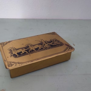 Four-in-Hand Carriage Lidded Bronze Box with Raised Edges Silhouette Victoria Carriage