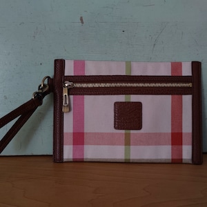 Burberry wristlet deals