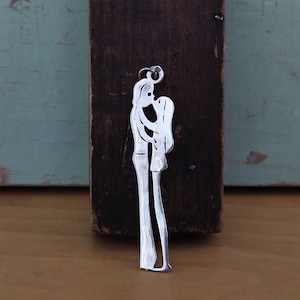 Vintage Hippie Couple Kissing Charm European Silver 1970’s