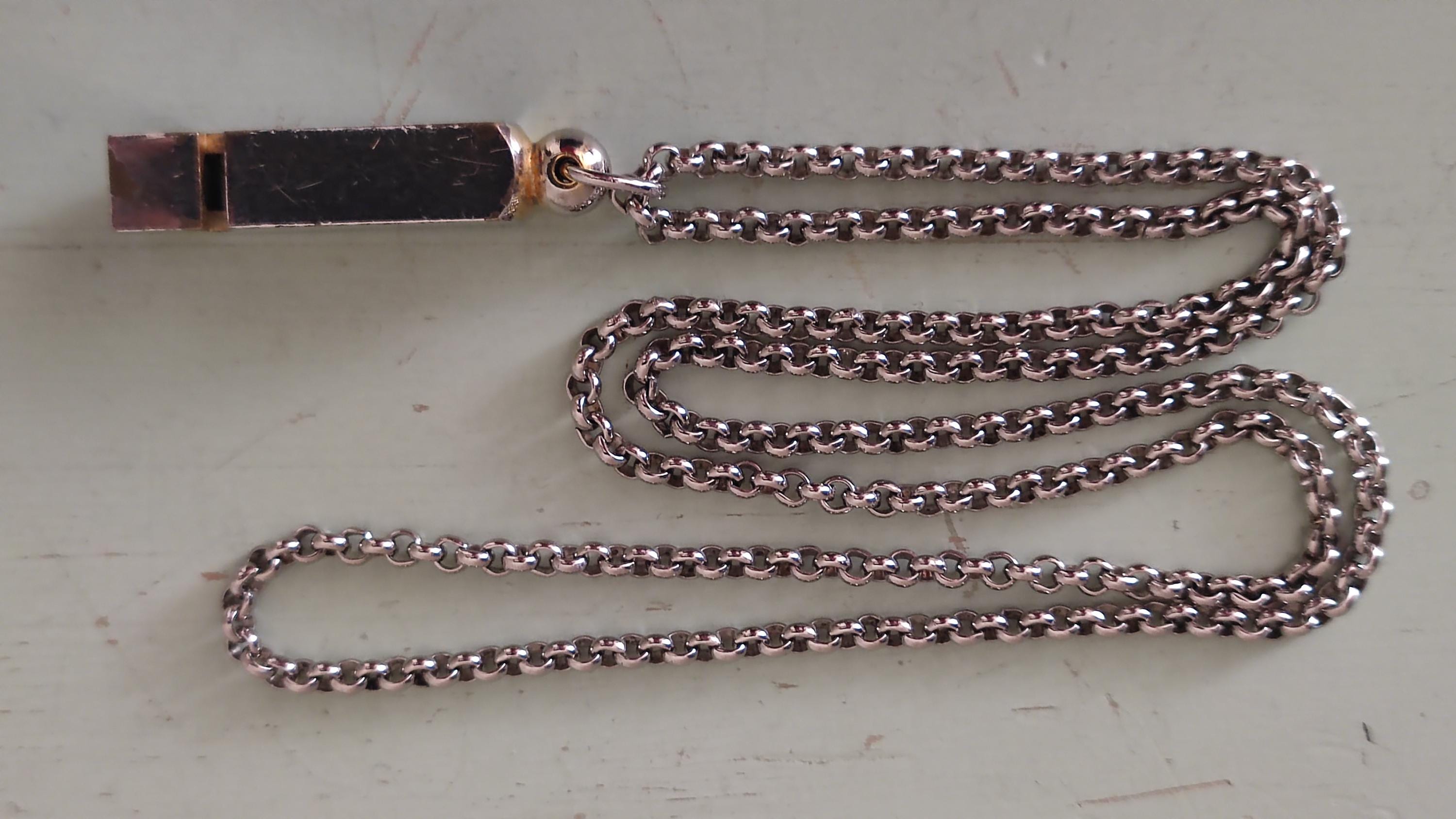 Coller pendentf crculare en laton et en howlte massf Bjoux