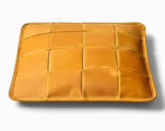 Simple leather seat pad. 1-1.5" (2-3 cm) thickness.