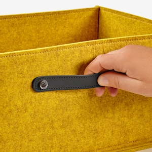 Contenedores de fieltro hechos a mano en cuero. Almacenamiento minimalista para el hogar. Tamaño personalizado.