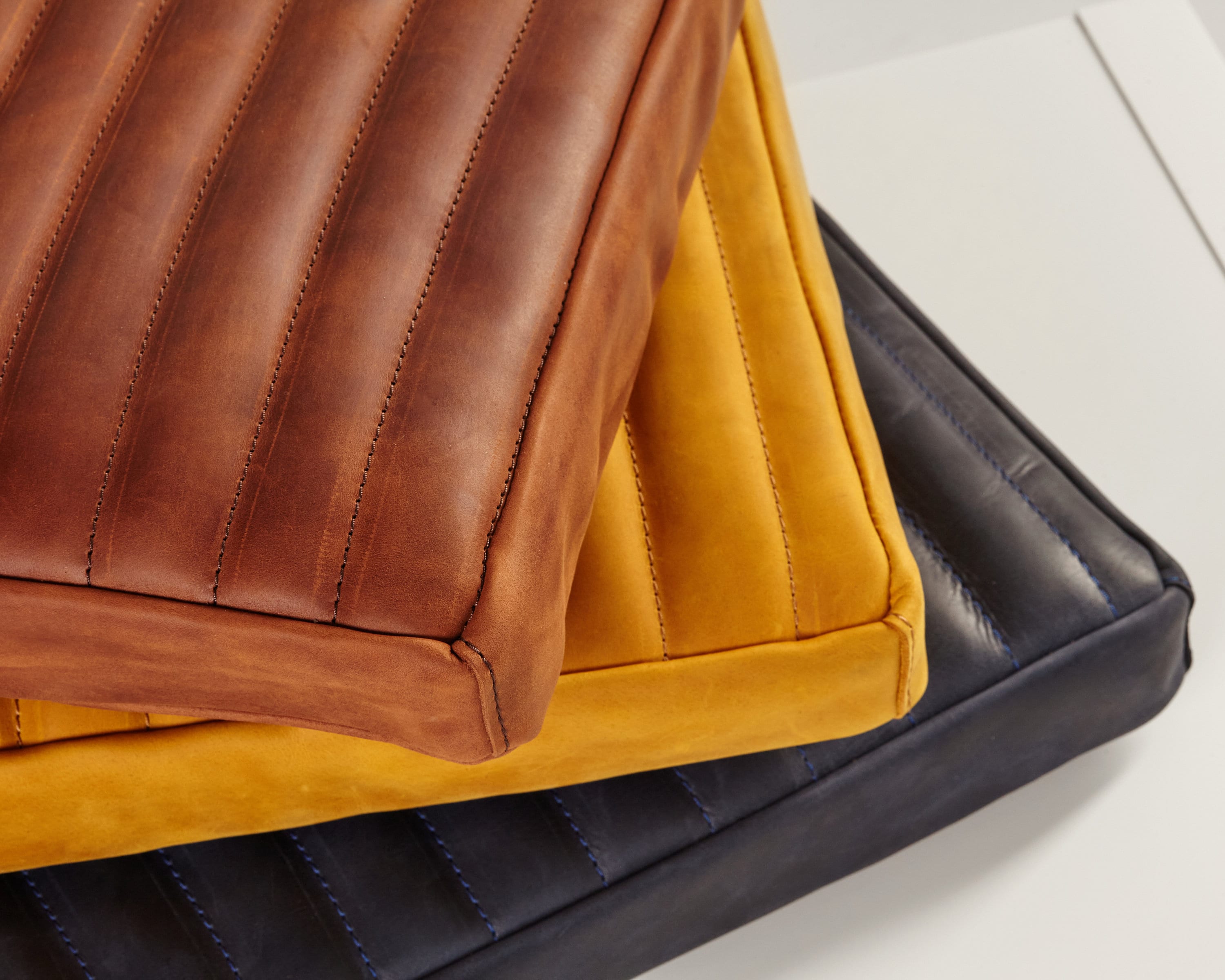 Classic Tufted Leather Bench Cushion. Custom Leather Cushion Classic Tufted Leather Bench Cushion. Custom Leather Cushion