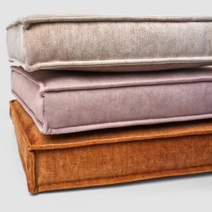3 inch (7,5 cm) Custom cushions. Durable modern fabrics. Chenille, velours soft fabrics. Water-repellent cushions. Zippered cushions.
