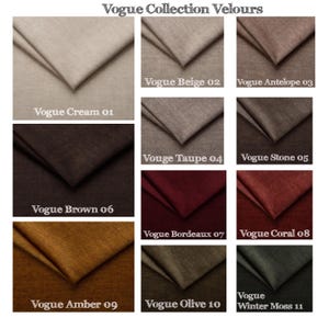 以下が含まれることがあります： 「Vogue Collection Velours」の生地見本コレクション。クリーム、ベージュ、ブラウン、バーガンディ、オリーブなど、さまざまな色合いの見本が並んでいます。各見本には「Vogue Cream 01」のように、色の名前と番号が記載されています。