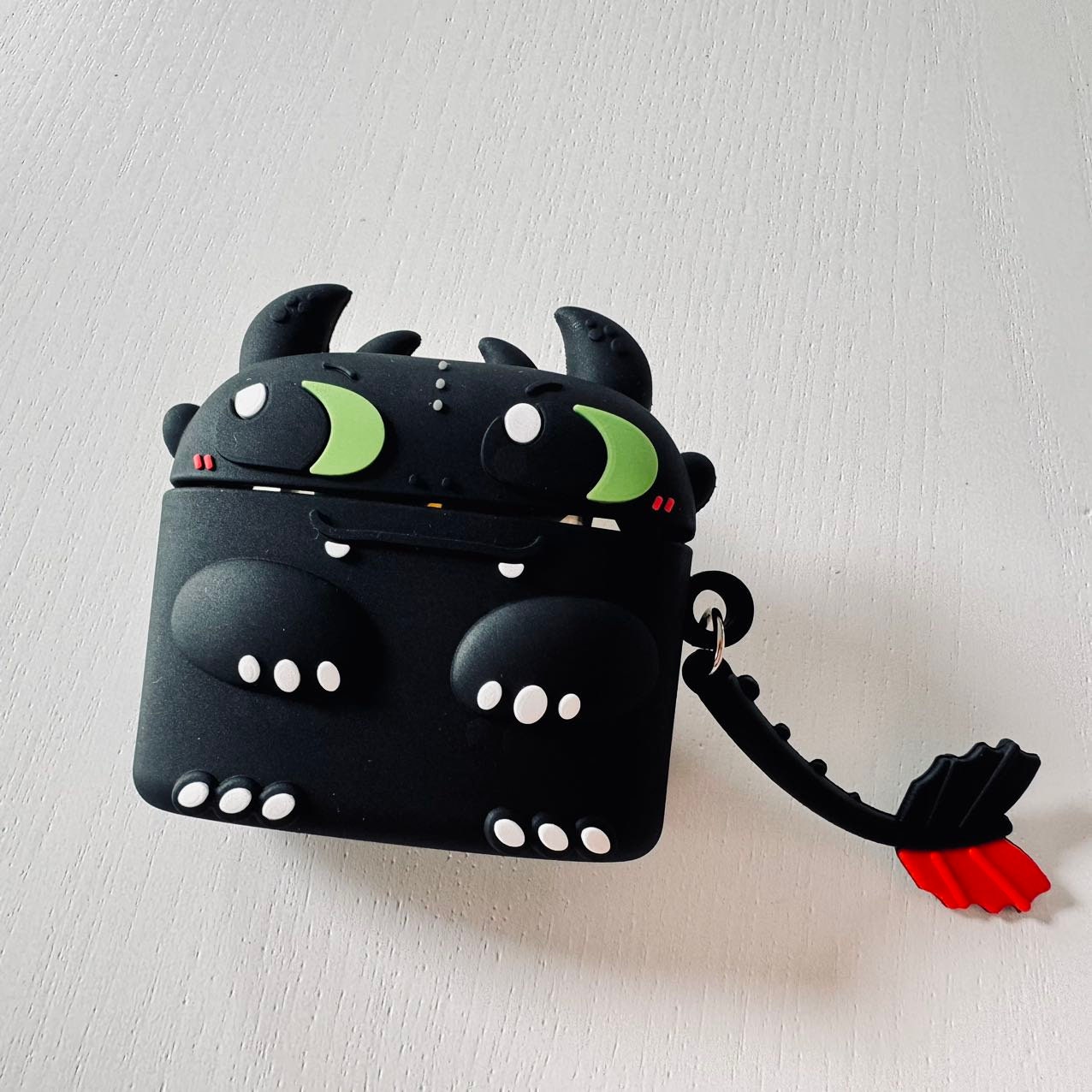 Toothless outlet airpod case