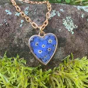 Forget me not heart necklace, real flower jewelry, unique gifts for her, resin necklace, heart pendant, nature jewelry, forget me not flower