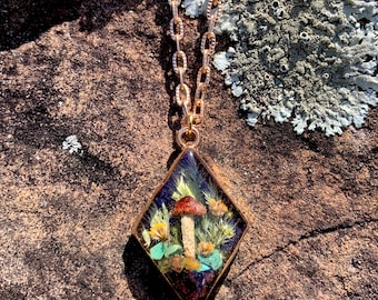 Diamond mushroom terrarium necklace, real mushroom in resin, mushroom jewelry, mushroom pendant, unique jewelry