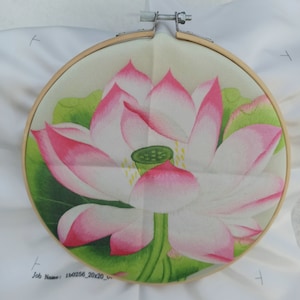 China Suzhou hand embroidery DIY kit unfinished silk thread embroidery floral lotus Pattern Full Kit Hoop Needle preprint fabric silk yarn