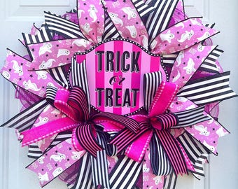 Black & pink trick or treat Halloween Mesh Wreath with Halloween pumpkin Sign – Spooky‑Cute ghost Door Decor