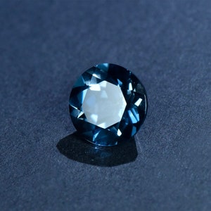 LONDON BLUE TOPAZ ROUND CUT DARK BLUE BRAZIL GEM NATURAL FACETED GEMSTONE – 5mm Eye Clean